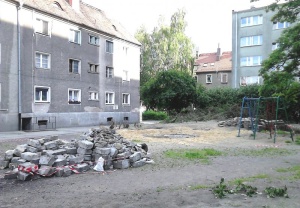 Plac zabaw dla dzieci (ul. Pomnikowa)