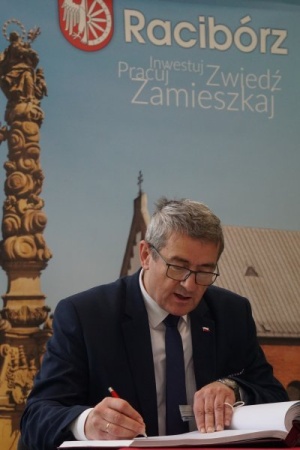 Minister Nauki i Szkolnictwa Wyższego Wojciecha Murdzek  podpisał decyzję  o wskazaniu lokalizacji dla drugiej pilotażowej Strefy Odkrywania, Wyobraźni i Aktywności w Raciborzu. 