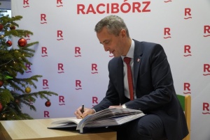 Prezydent razem z Św. Mikołajem przywitali przedszkolaków