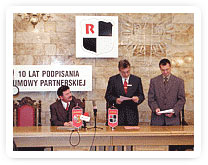 Photograph: on the left: Adam Hajduk – mayor of Raciborz (2001 – 2002); Richard Erdrmann - mayor of Roth.