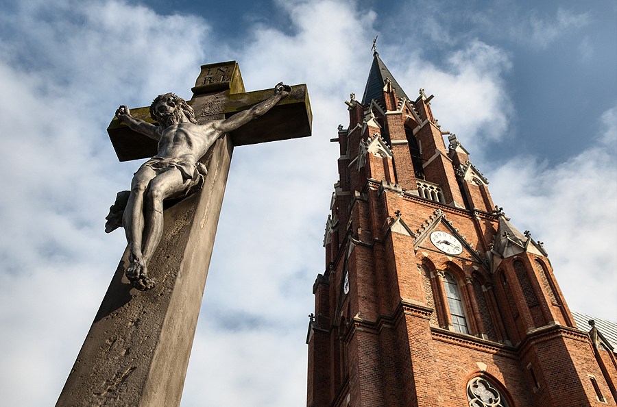 krzyż przy kościele św. jana chrzciciela